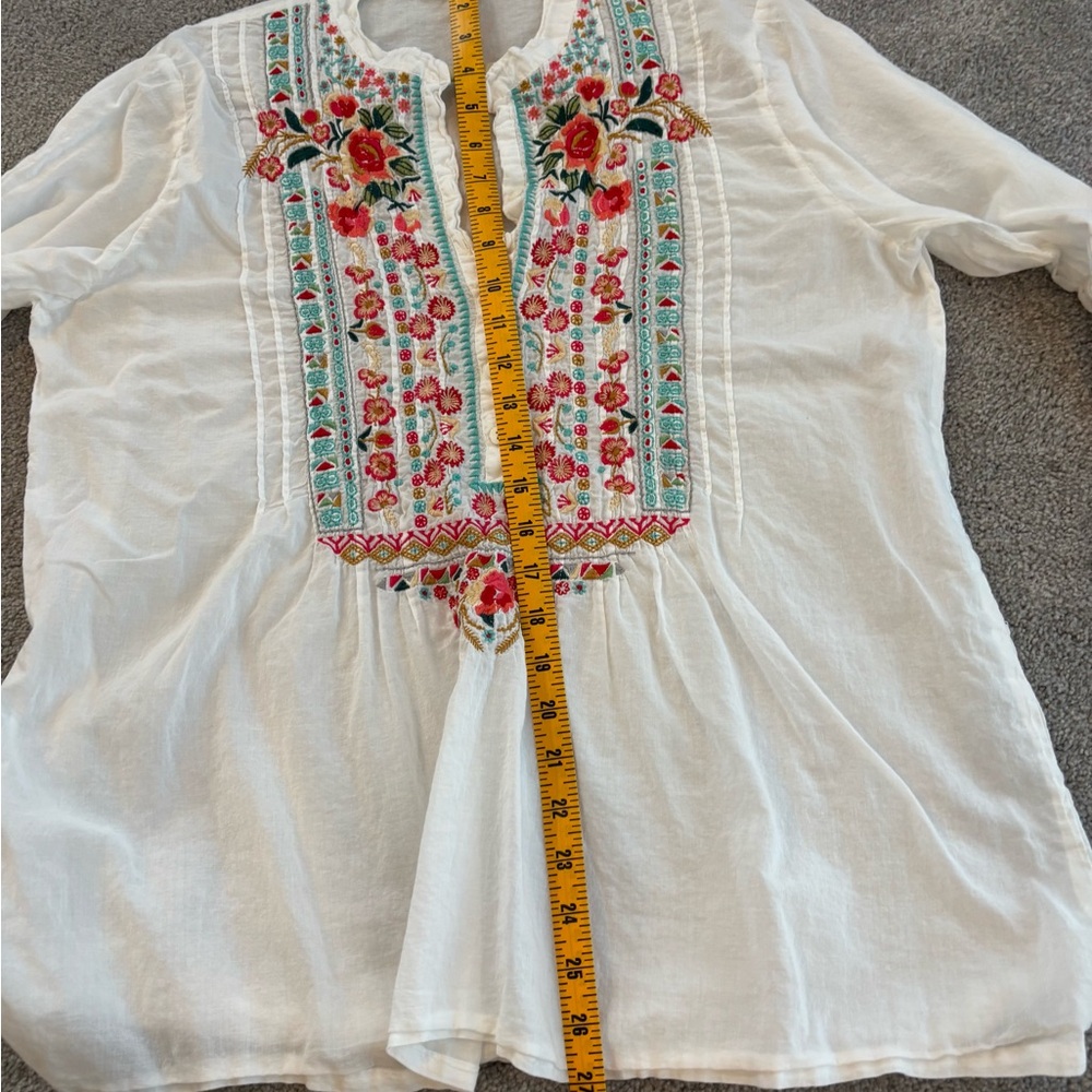 Johnny Was White and Red Blouse with Elegant Design - Picture 6 of 7